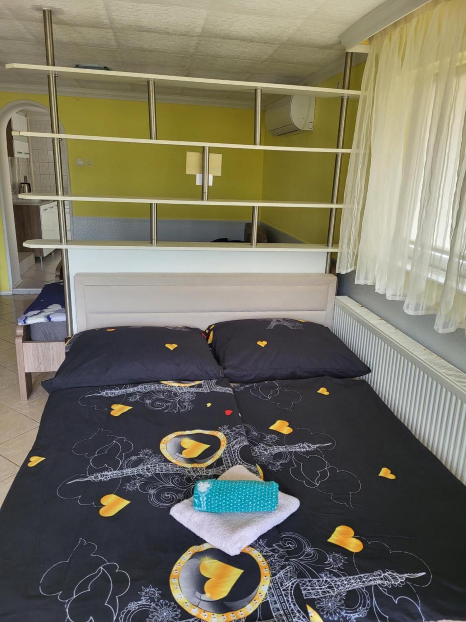 Napsugar Vendeghaz Apartment Tiszaujvaros Ruang foto