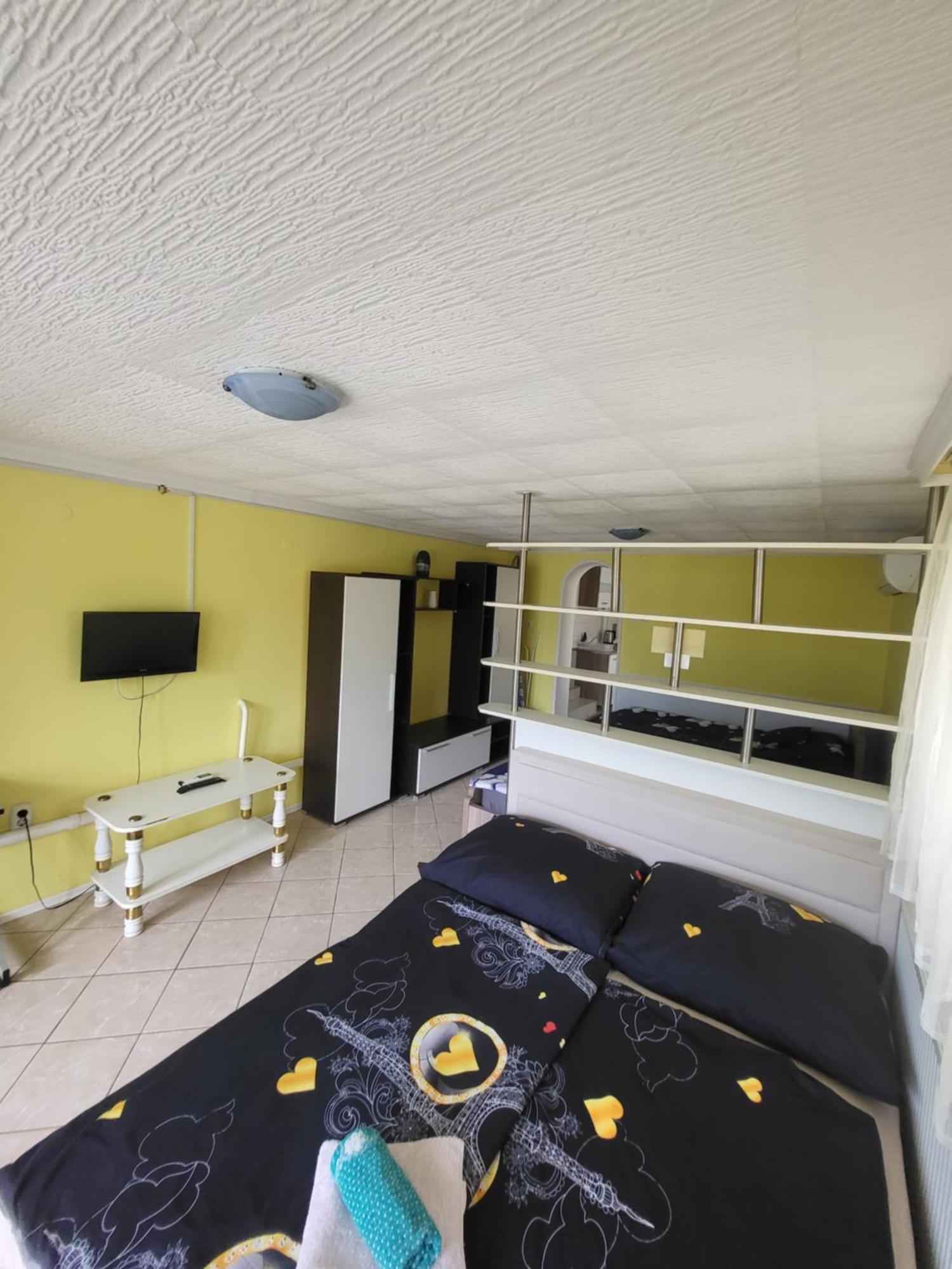 Napsugar Vendeghaz Apartment Tiszaujvaros Bagian luar foto
