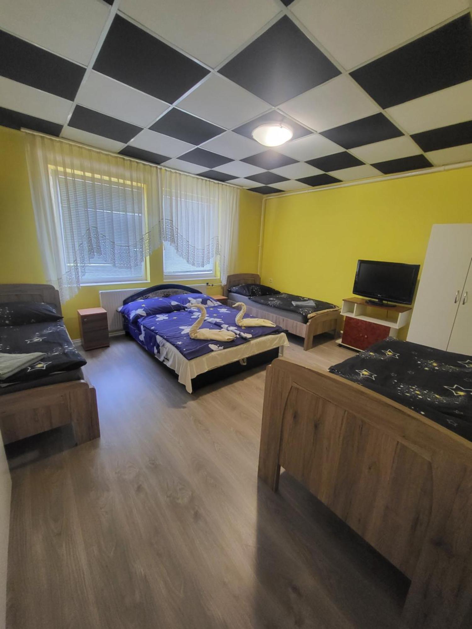 Napsugar Vendeghaz Apartment Tiszaujvaros Bagian luar foto
