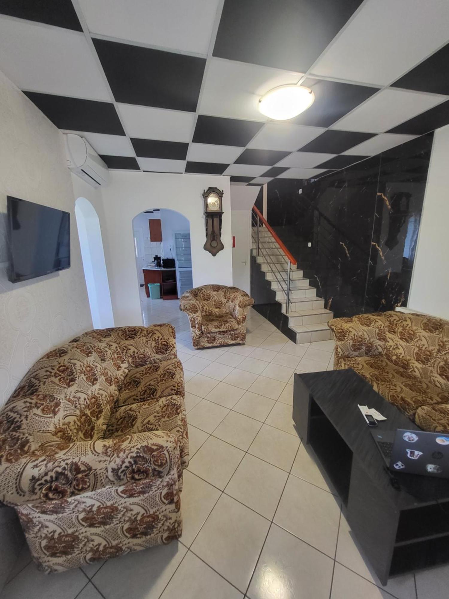 Napsugar Vendeghaz Apartment Tiszaujvaros Ruang foto
